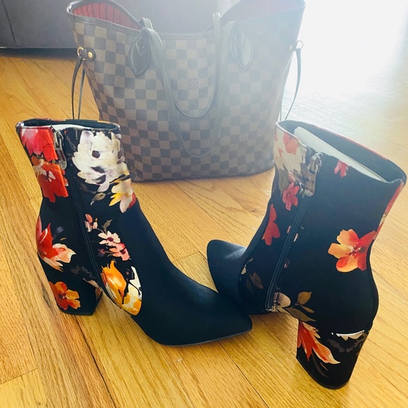 🖤💛BNIB💛🖤FLORAL ANKLE BOOTS🖤💥FLASH SALE💥🖤 - Picture 4 of 5